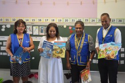Distribution de livres avec le Rotary club