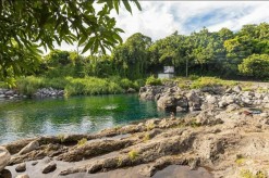 Mauvaise qualité de l’eau : baignade interdite au bassin bleu à Saint-Benoît
