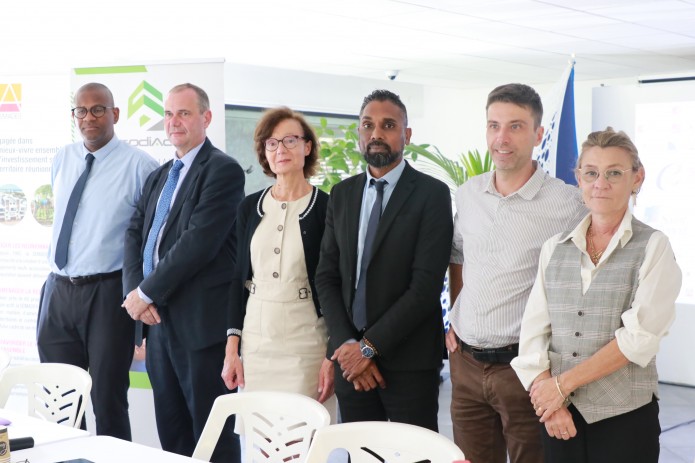 CONFERENCE : Signature de la cession des parts de la Ville au sein de la Semac