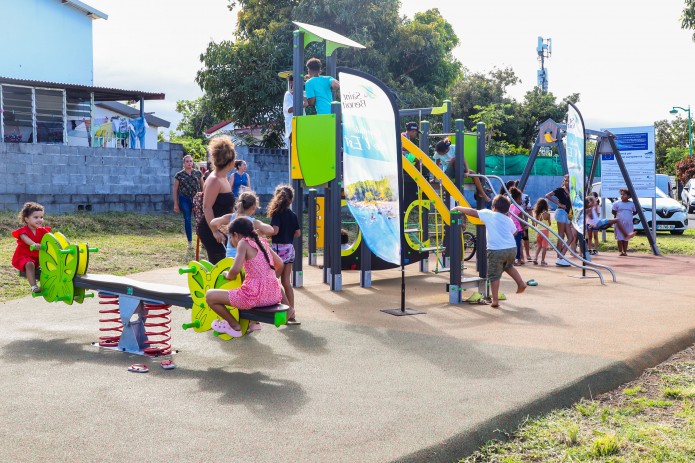 Inauguration des aires de jeux de Petit Saint-Pierre et des Orangers
