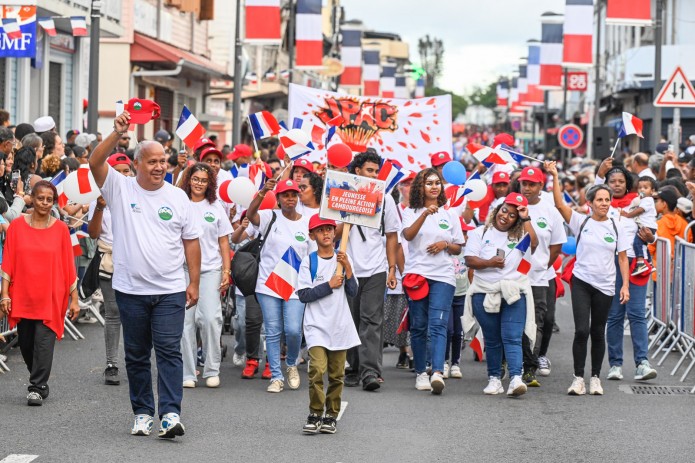 FÊTE NATIONALE - LEVER DE DRAPEAU ET DÉFILÉ