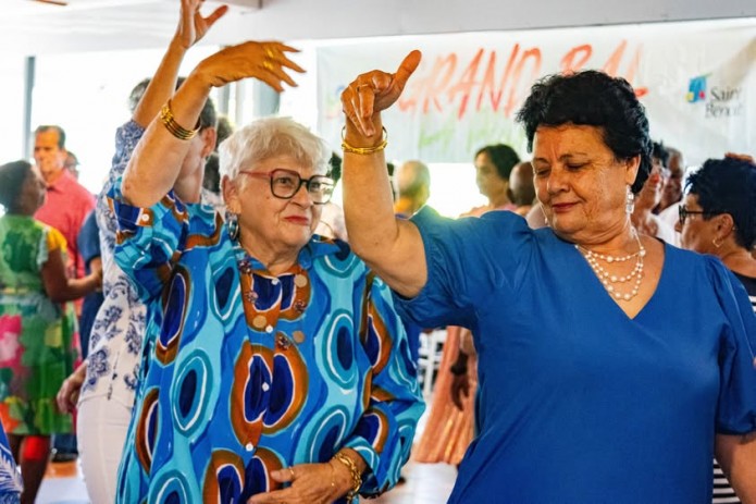 Les clubs seniors réunis au bal la poussière